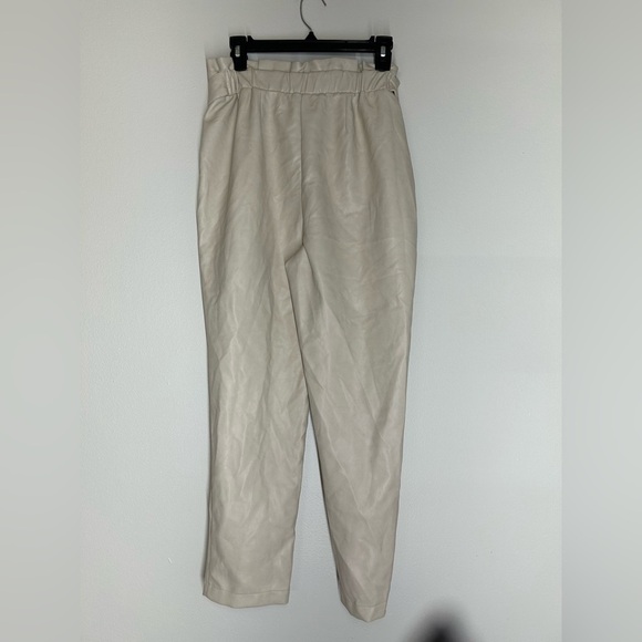 Bagatelle‎ Faux Leather Cream Pull On Paper Bag Pants Size Small - Picture 4 of 10